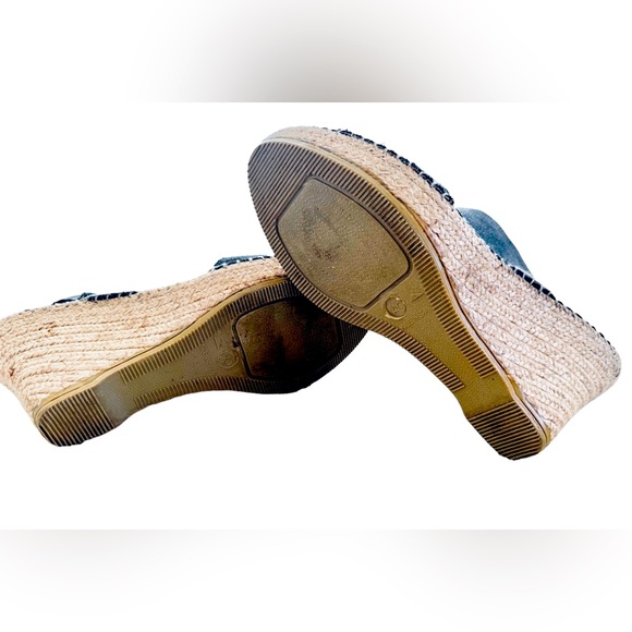 Andre Assous | Reese Wedge Sandal - Picture 5 of 5